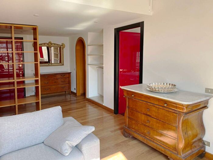 Appartamento bilocale in affitto in Via San Giovanni sul Muro, Cadorna Castello, Milano