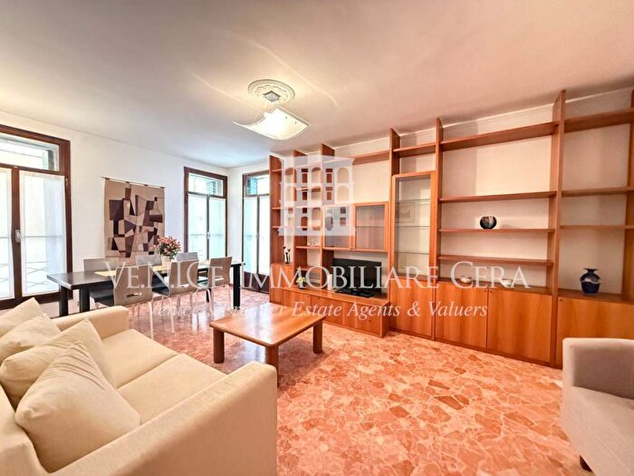 Appartamento trilocale in affitto in Frezzaria, San Marco, Venezia