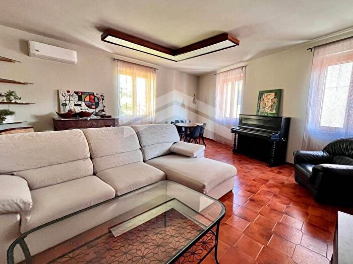 Appartamento trilocale in affitto in Viale del castello, Centro Storico, Campobasso