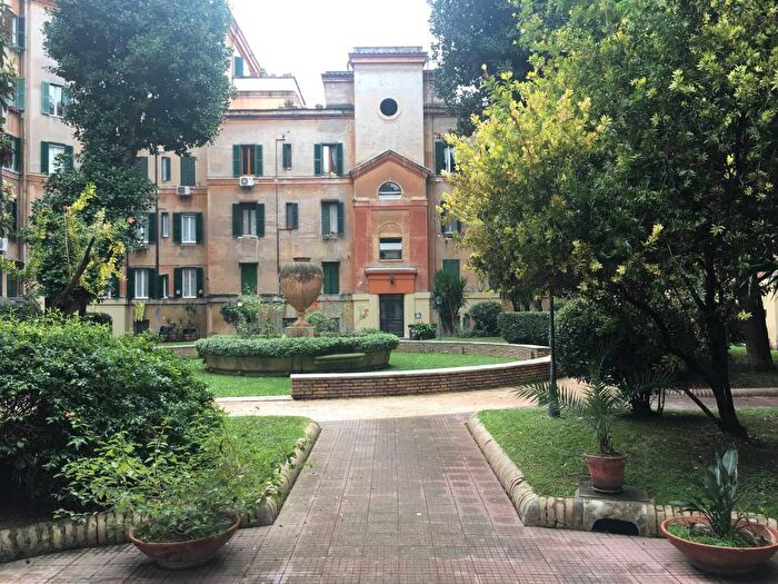 Appartamento trilocale in affitto in Piazza di Santa Maria Liberatrice, Testaccio, Roma
