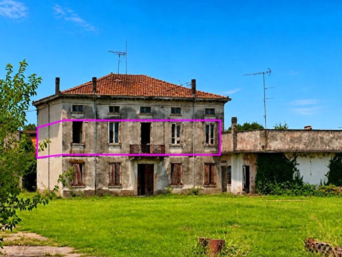 Appartamento con 6 locali in vendita in Via Cerri, Cerlongo, Goito