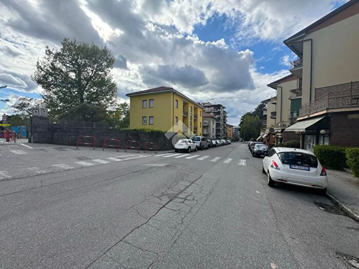 Casa trilocale in vendita in Via Arbe, Varese