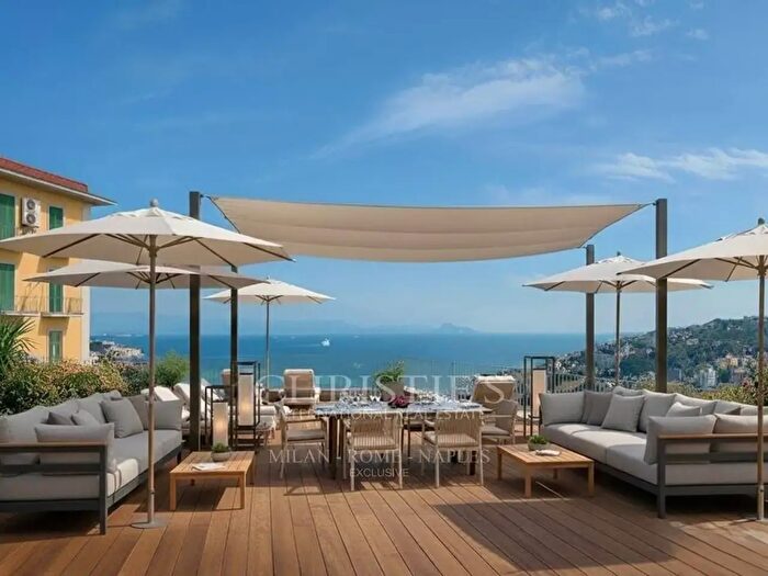 Appartamento trilocale in vendita in Via Torquato Tasso, Napoli