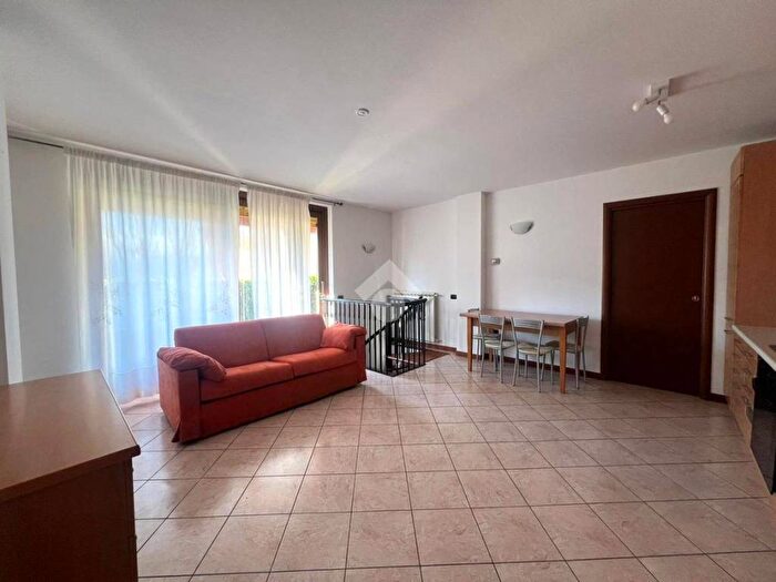 Appartamento trilocale in affitto in Via Gorizia, Centro, Clusone