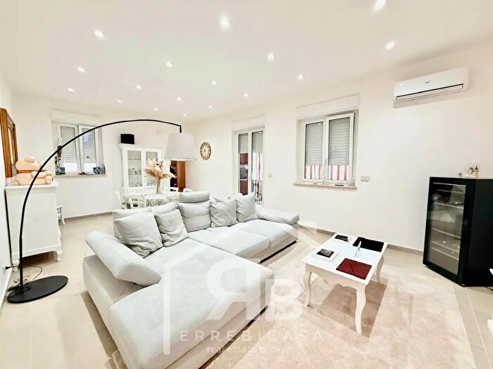 Appartamento quadrilocale in vendita in Via Cappuccini, Palermo