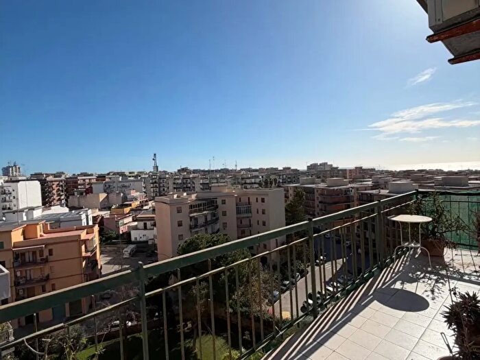 Appartamento con 5 locali in vendita in Viale Teracati, Siracusa