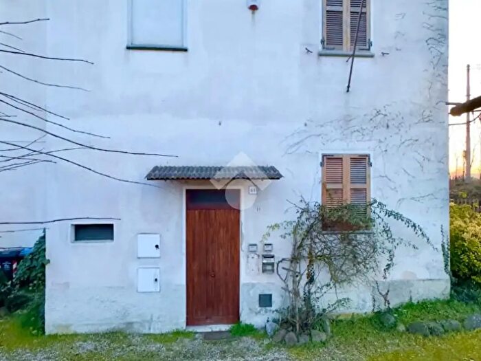 Appartamento trilocale in vendita in Via d Carbone, Villalvernia