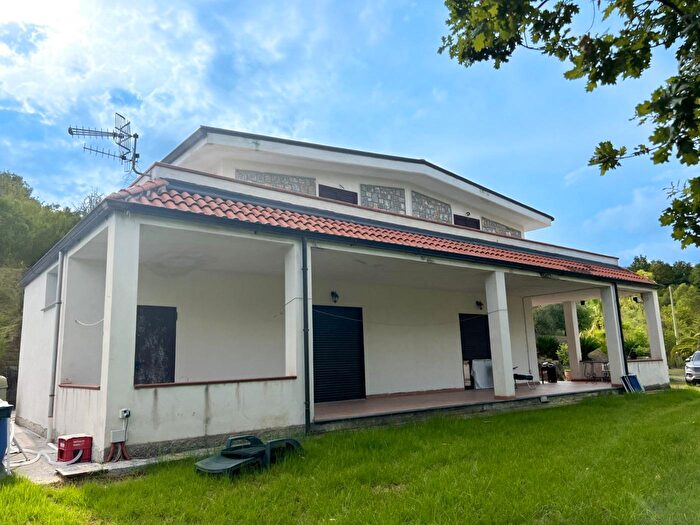 Casa con 5 locali in vendita in Contrada Macchia, Roccagloriosa