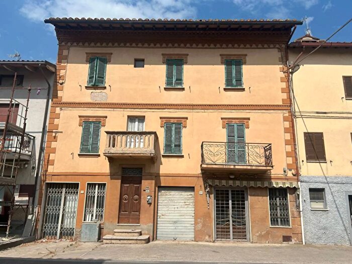 Casa con 5 locali in vendita in Piazza Santa Maria, Castiglione Del Lago