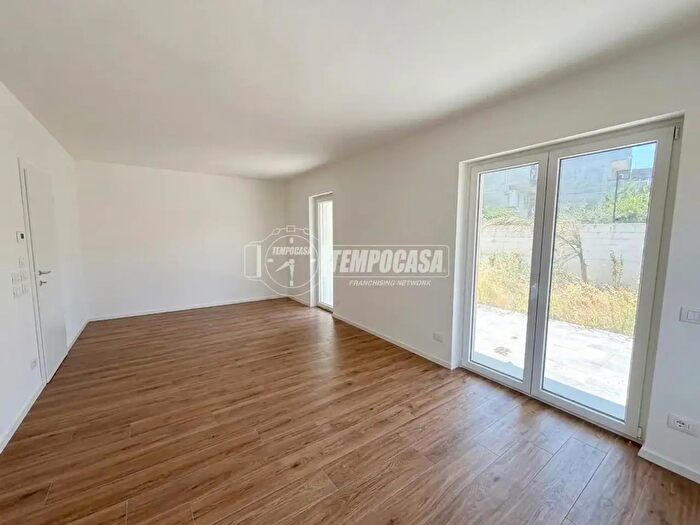 Appartamento quadrilocale in vendita in Via Turi, Rutigliano