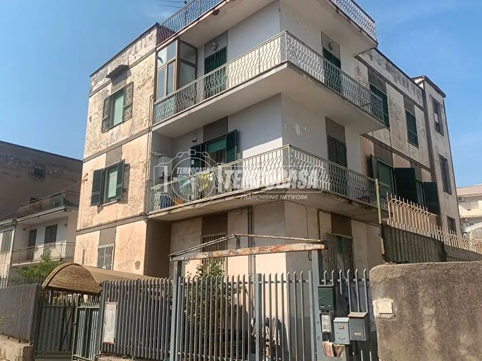 Appartamento con 5 locali in vendita in Via Nenni Pietro, Aversa