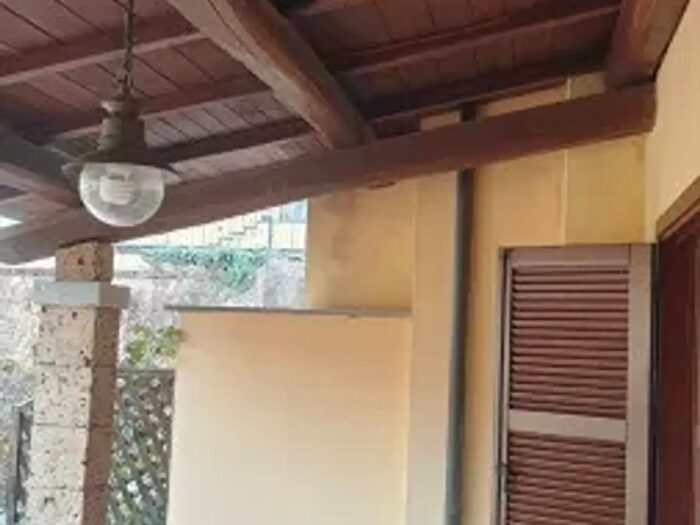 Casa con 5 locali in vendita in Porano