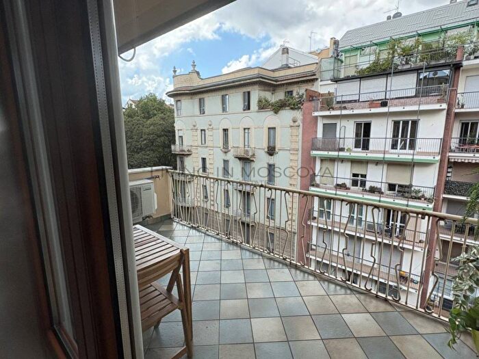 Appartamento trilocale in affitto in Via Vigilio Inama, Città Studi, Milano