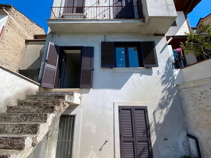 Casa quadrilocale in affitto in Via Giovenale, Aquino