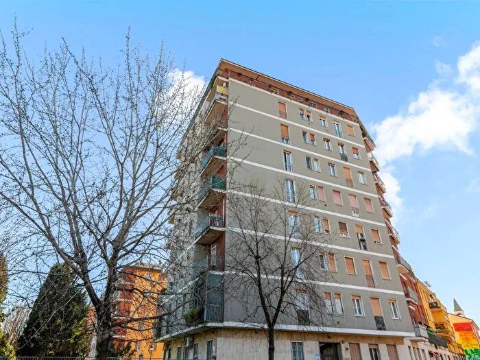 Appartamento trilocale in vendita in Via San Faustino, Milano