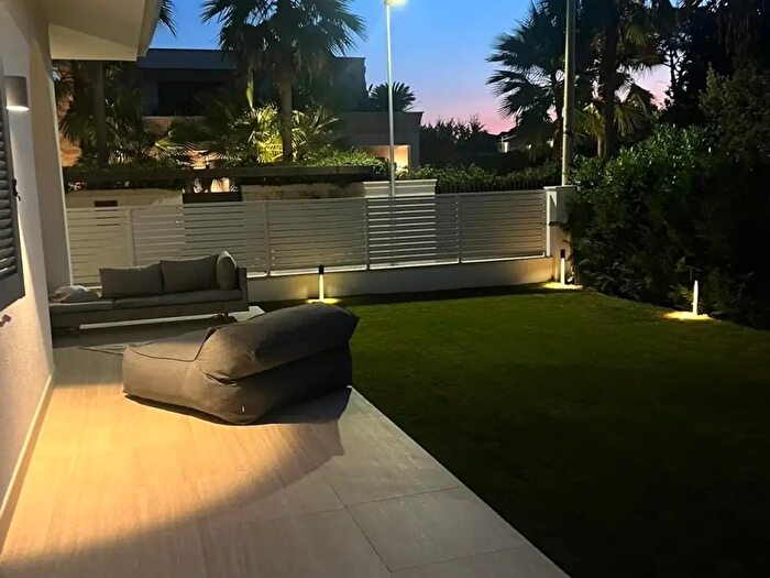 Casa con 8 locali in affitto in Forte Dei Marmi
