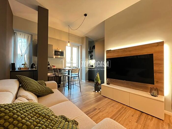 Appartamento trilocale in affitto in Via Broni, Milano