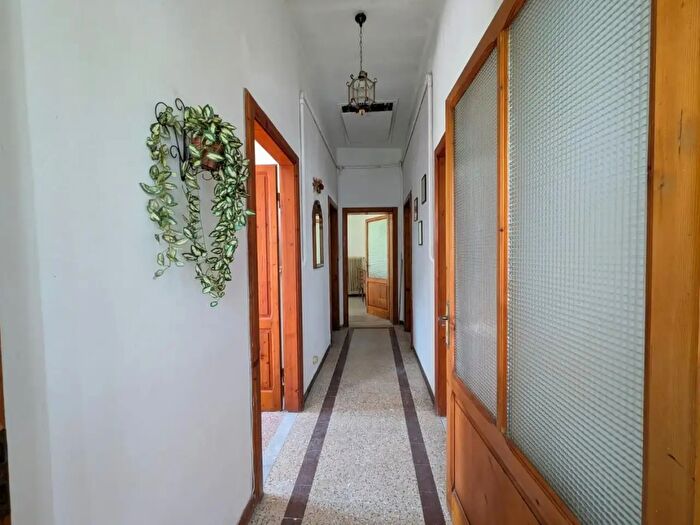 Casa con 7 locali in vendita in Barga