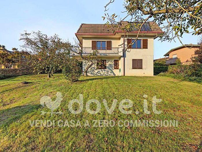 Casa con 5 locali in vendita in Via Fratelli Bandiera, Centro, Casciago