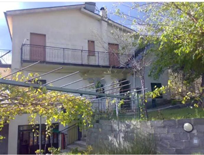 Casa con 6 locali in vendita in Via IV Novembre, SantAngelo Di Brolo