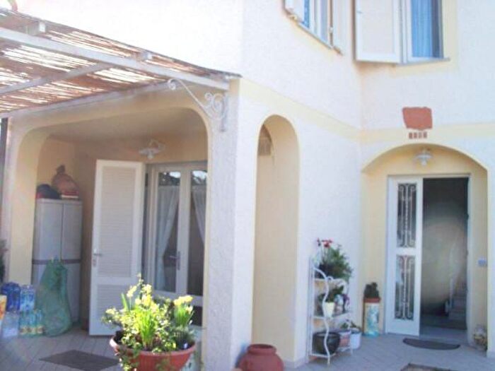 Casa con 6 locali in affitto in Via Versilia, Forte Dei Marmi