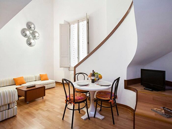 Appartamento trilocale in affitto in Santa Croce, Firenze