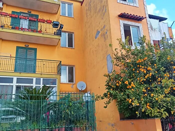 Appartamento trilocale in vendita in Napoli