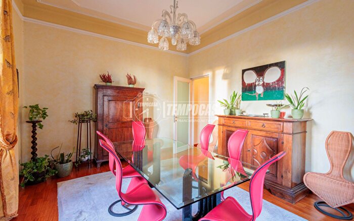 Appartamento con 5 locali in vendita in Viale Rustici, Parma