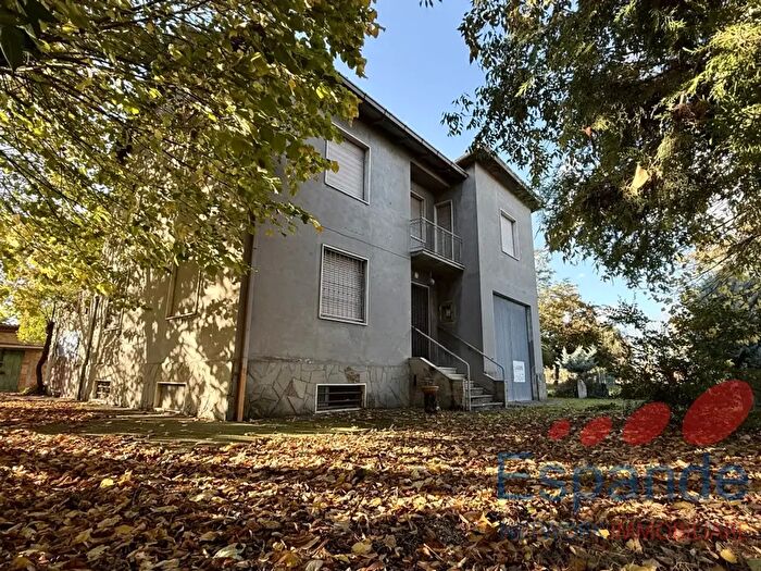 Casa con 7 locali in vendita in Via Tortona, Cesena