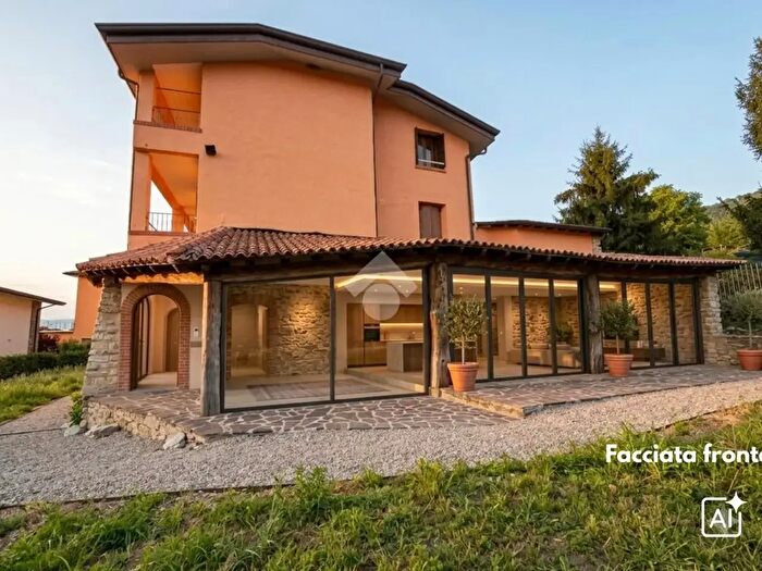 Casa con 5 locali in vendita in Via Giustiniana, Scanzorosciate