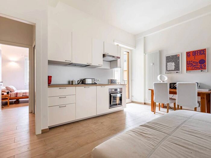 Appartamento bilocale in vendita in Viale Monte Santo, Porta Nuova, Milano