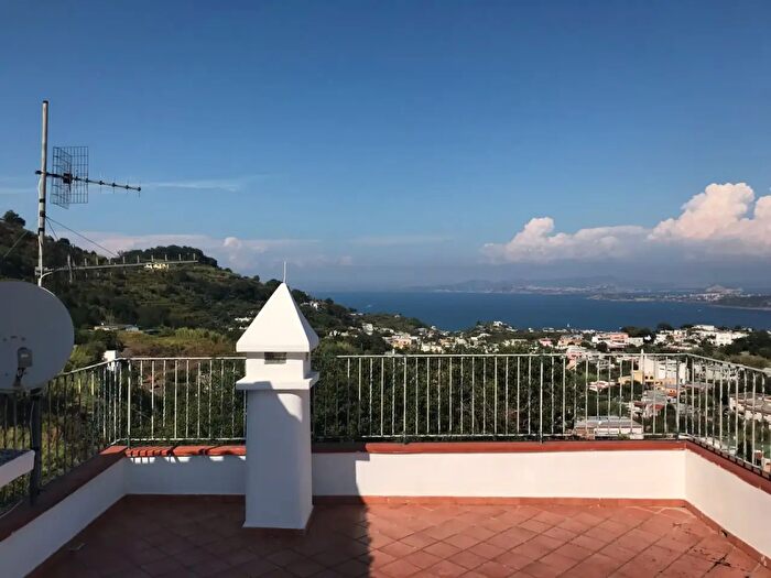 Appartamento trilocale in vendita in Via Vicinale De Magistris, Barano DIschia