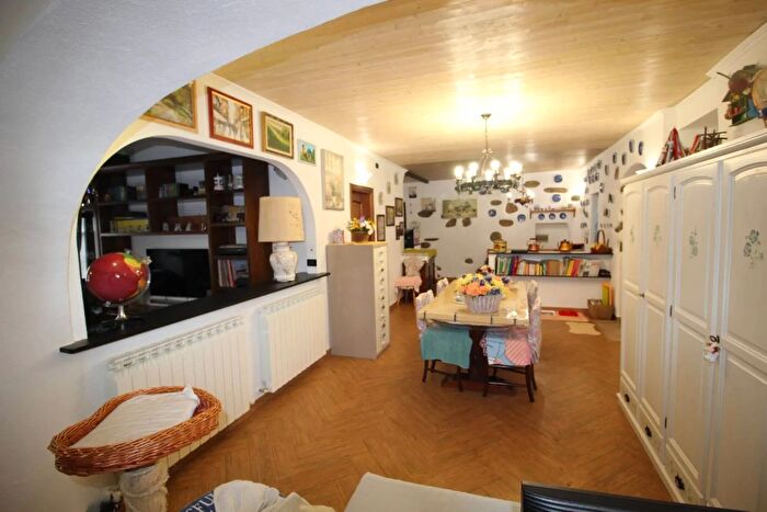 Appartamento quadrilocale in vendita in Salita San Carlo di Cese Genova, Genova