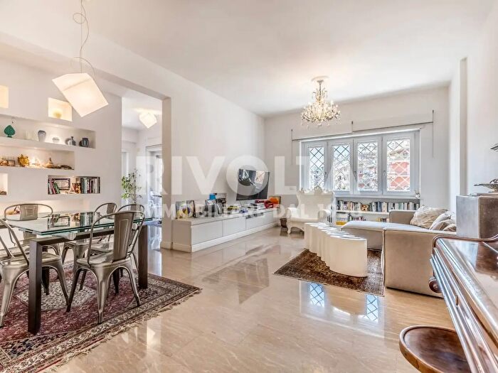 Appartamento con 5 locali in vendita in Via Ascanio Rivaldi, Roma