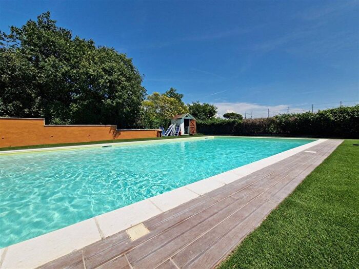 Casa con 6 locali in affitto in Via Ardeatina, Tor Pagnotta, Roma