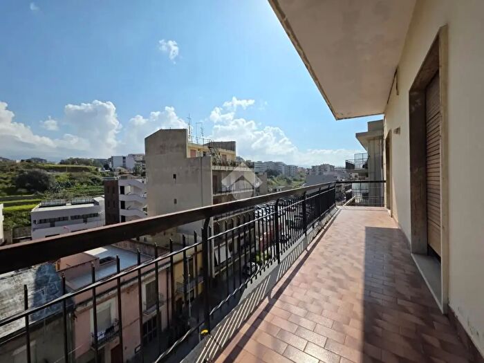 Appartamento trilocale in vendita in Via Sbarre Superiori, Reggio Calabria