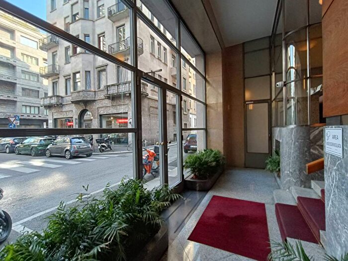 Appartamento quadrilocale in affitto in Via dell'Annunciata, Brera, Milano