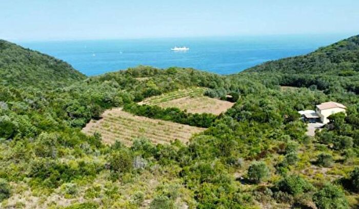 Casa con 5 locali in vendita in Cala Mandriola, Rio