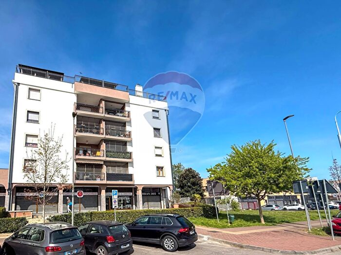 Appartamento trilocale in vendita in Via Liguria, Pieve Emanuele