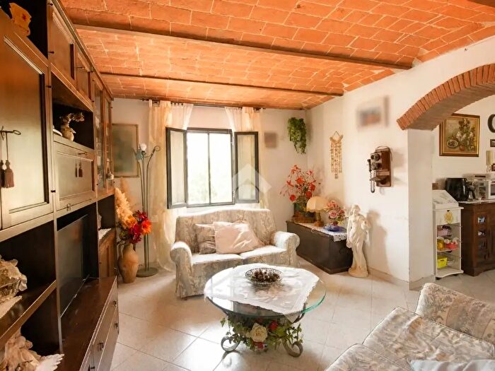 Casa con 6 locali in vendita in Via Civoli di Sopra, Cascina
