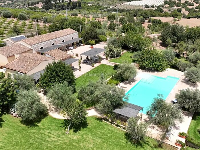 Casa con 10 locali in vendita in Strada Provinciale Favarotta Ritillini, Noto