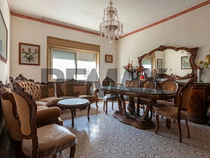 Appartamento con 5 locali in vendita in Via Carlentini, Siracusa