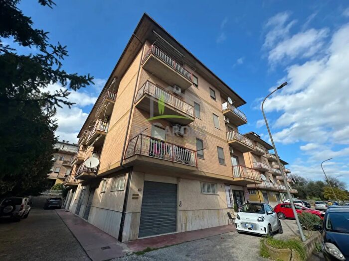 Appartamento con 6 locali in vendita in Via Antonio Gramsci, Castorano