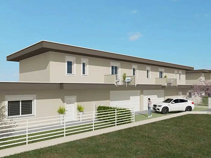 Appartamento quadrilocale in vendita in Via Vittorio Veneto Mattina, Trenzano