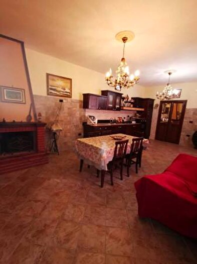 Casa con 6 locali in vendita in Mondragone