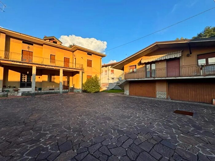 Casa quadrilocale in vendita in Via Combattenti, Credaro