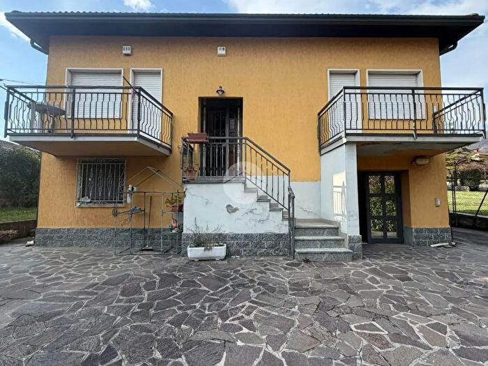 Casa trilocale in vendita in Via Kennedy, Monasterolo Del Castello