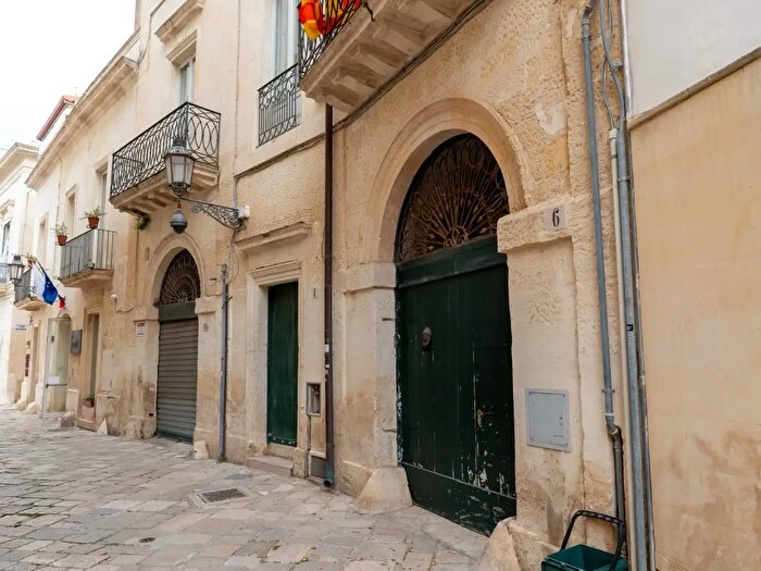 Appartamento quadrilocale in vendita in Via Regina Isabella, Lecce