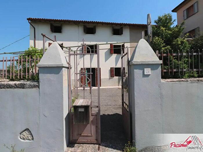 Casa con 6 locali in vendita in Via Costa, Grezzana