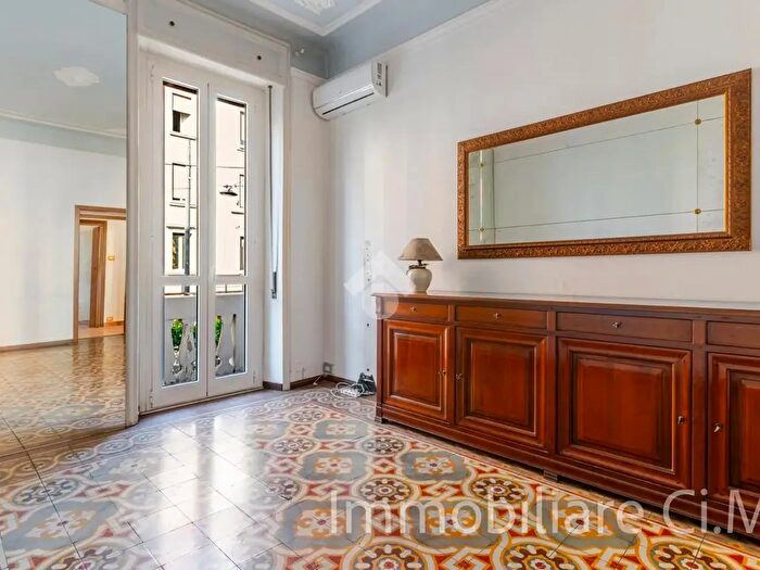 Appartamento trilocale in vendita in Via Poggi, Milano